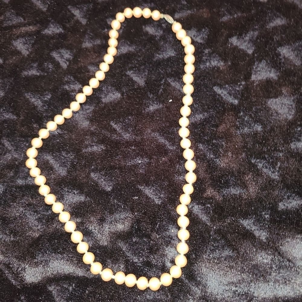 Vintage strand of costume pearls